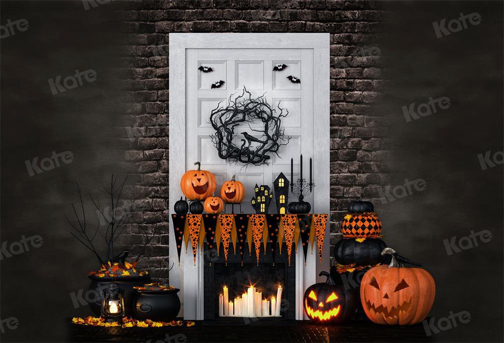 kate秋のハロウィーンの背景写真撮影のための白い木製のドアのカボチャ