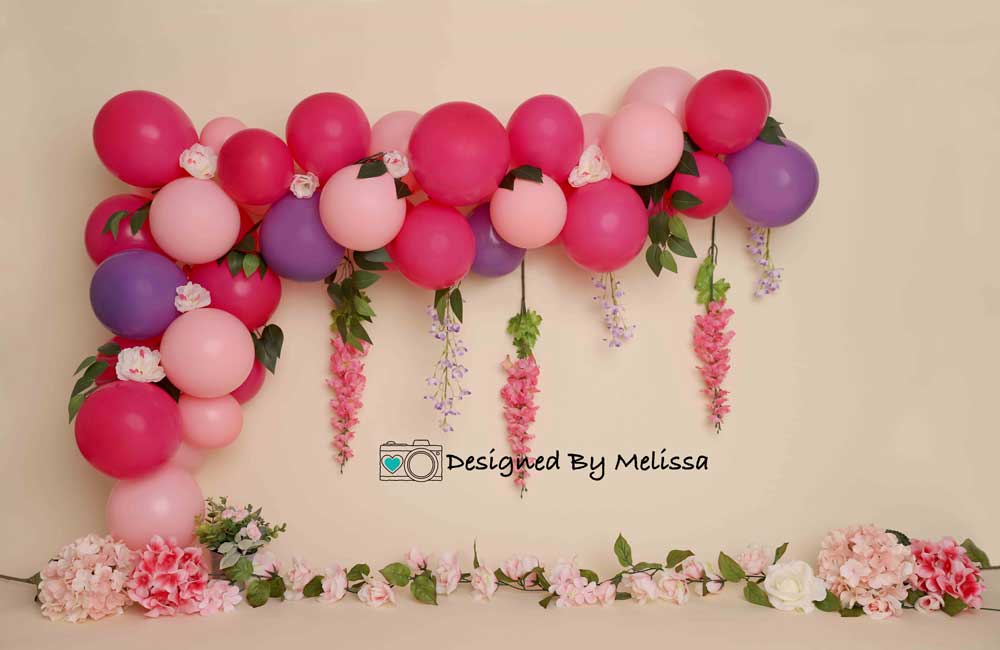 メリッサキングによって設計された写真撮影のためのKateフラワーバルーン誕生日背景ピンクパープル