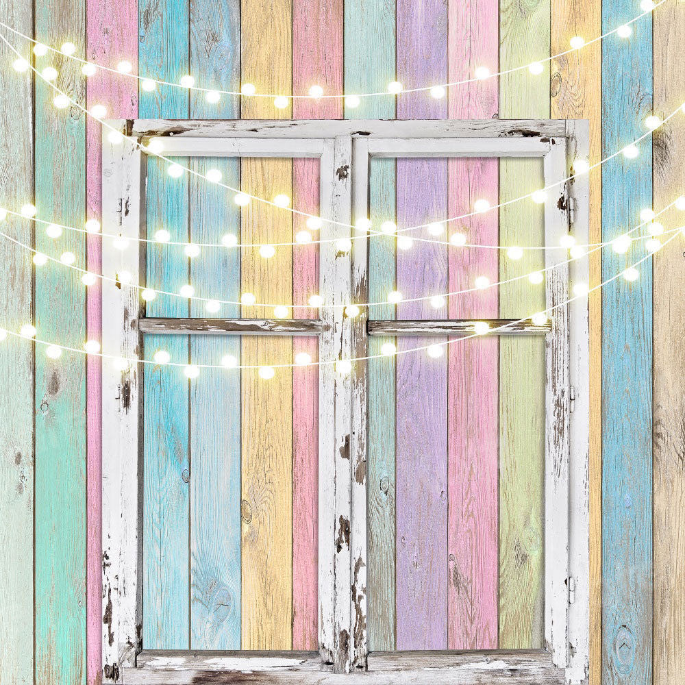 子供のための窓のイースターの背景とケイトの誕生日の赤ちゃんカラフルな木製の壁