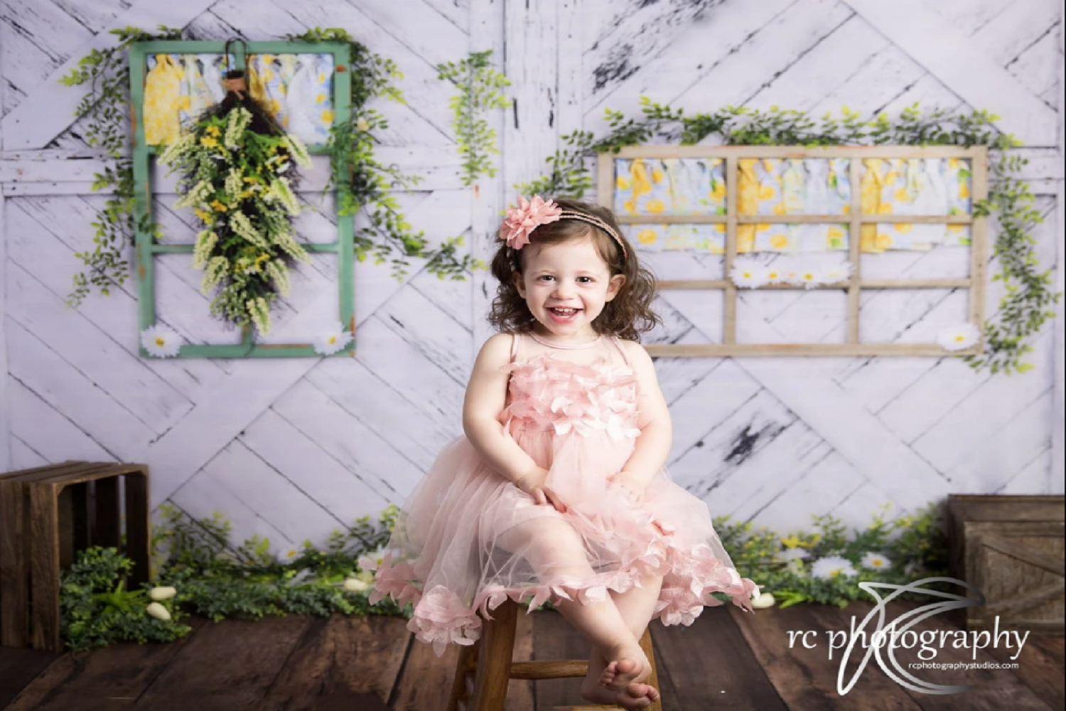 レトロな木製レモン色とヒナギク春夏背景布 写真撮影用