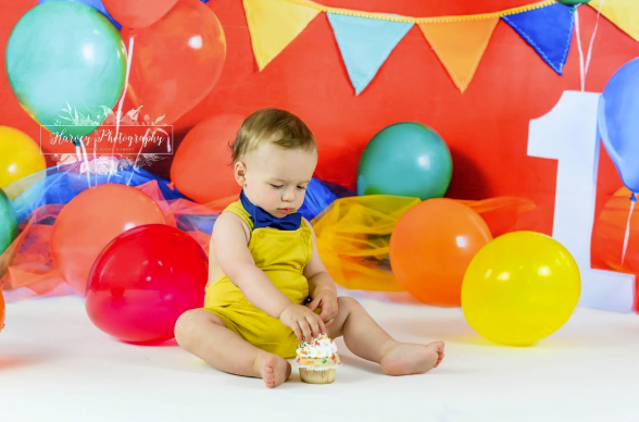 Kate メインの1歳の誕生日の背景