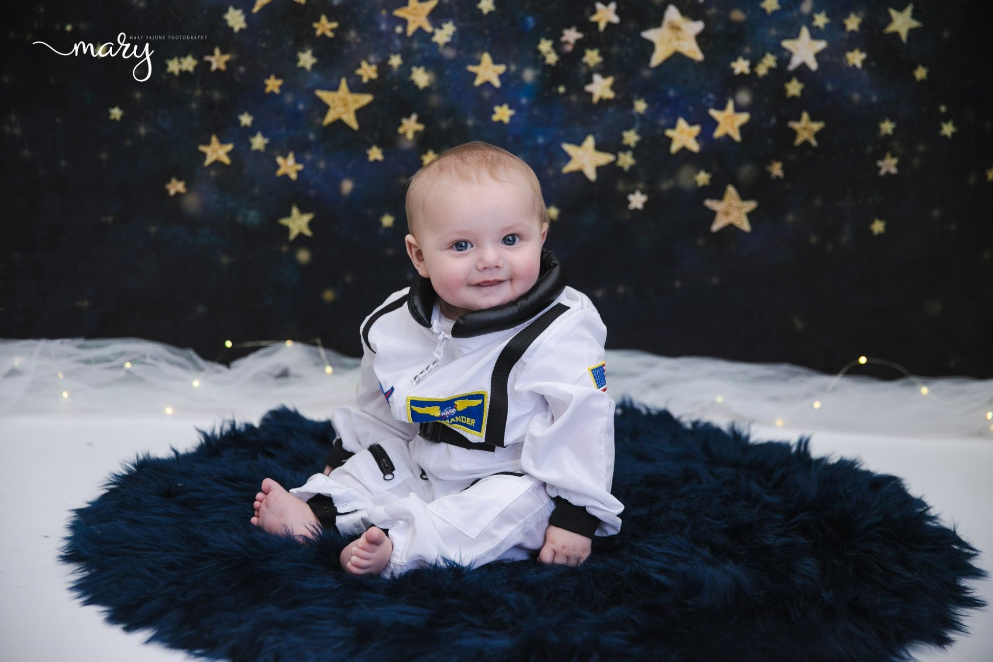 Kate 写真のための金の星の子供の背景を持つ夜空