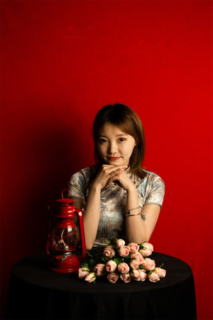 Kate赤い無地の布の写真の背景の肖像画