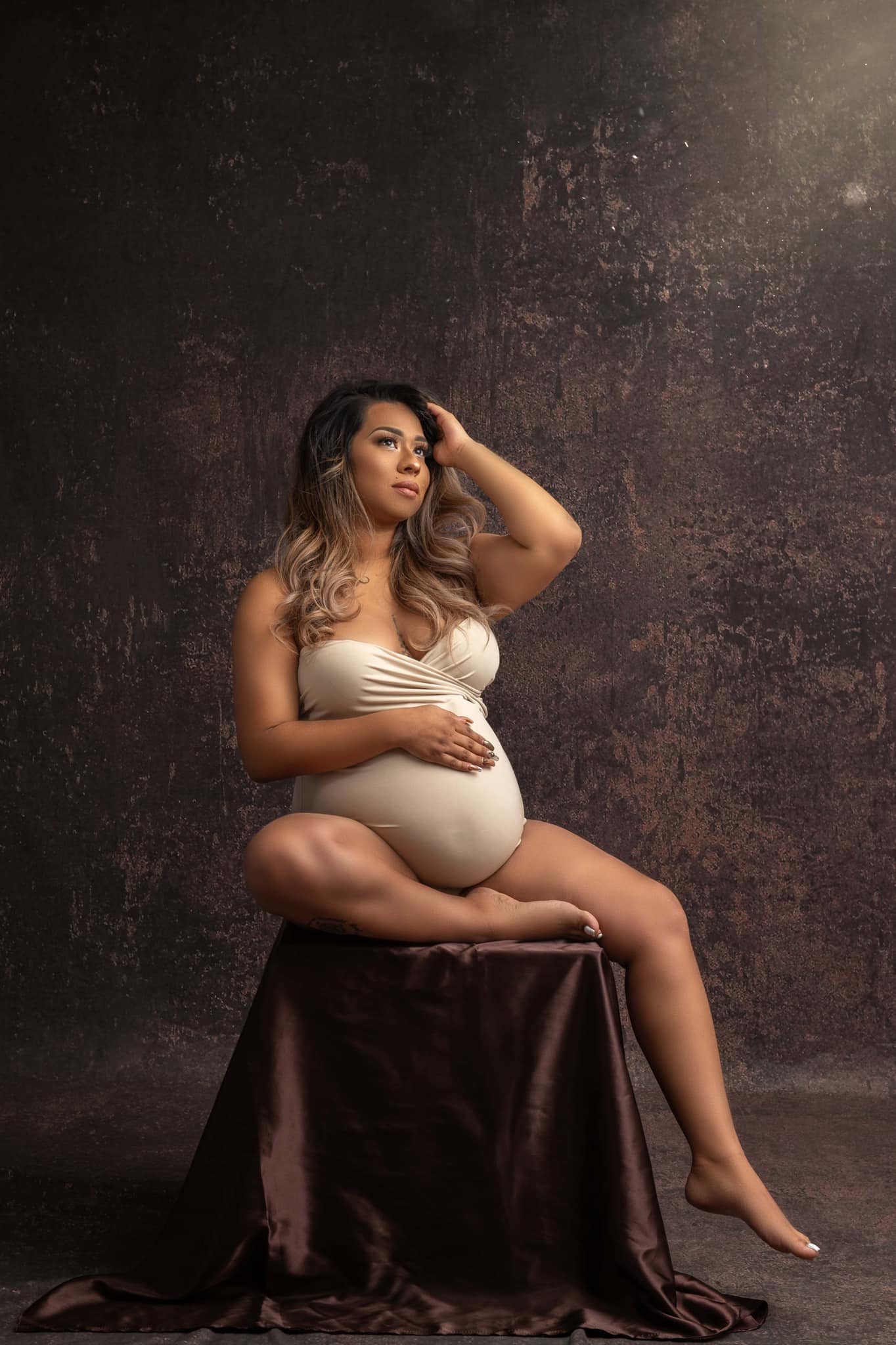 Kate写真撮影のためのダークゴールドブラウンの抽象的な背景