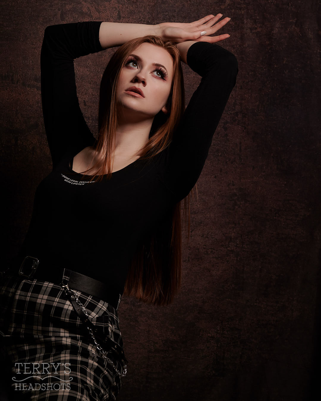 Kate写真撮影のためのダークゴールドブラウンの抽象的な背景