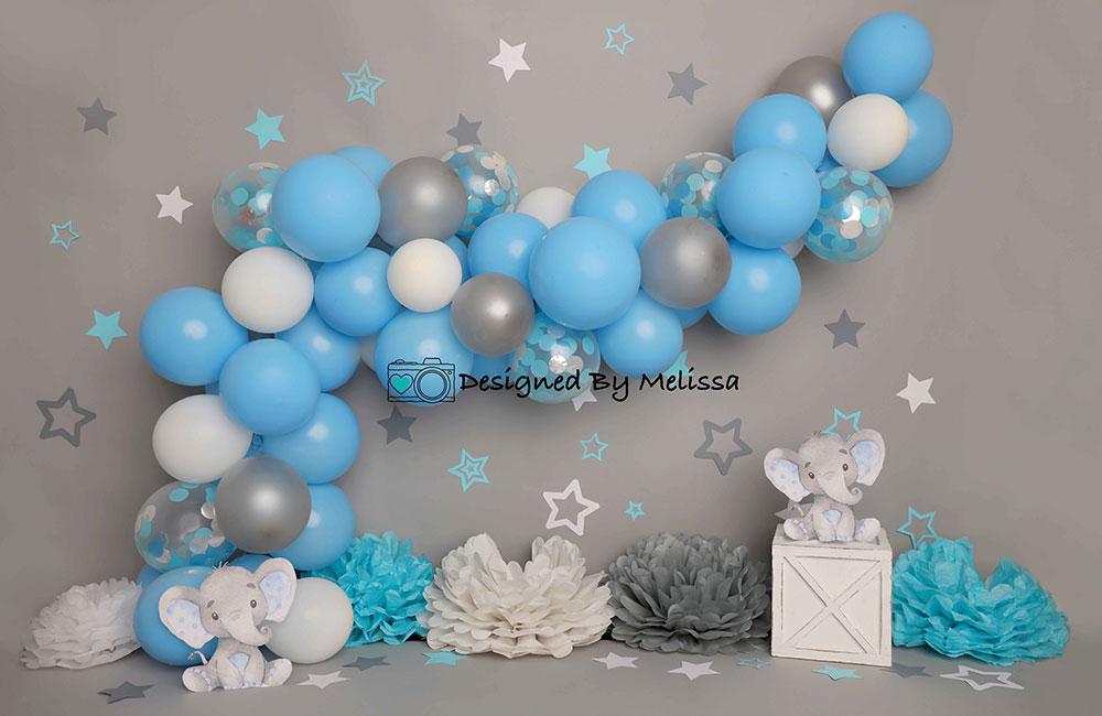 メリッサキングによって設計された写真撮影のためのkateつの灰色の壁の象の背景ケーキスマッシュブルーバルーン